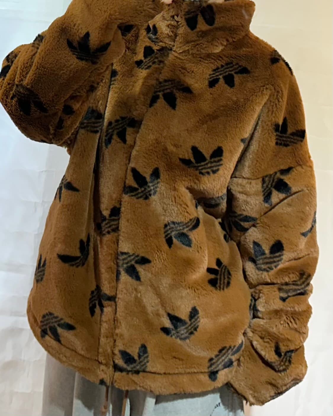 아디다스 모노그램 로고 퍼 자켓 상품이미지1