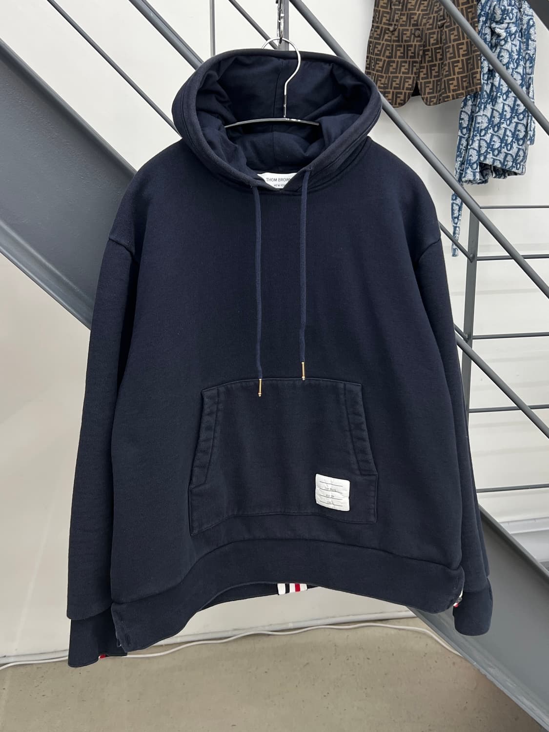 톰브라운 네이비 백삼선 후드티셔츠 상품이미지2