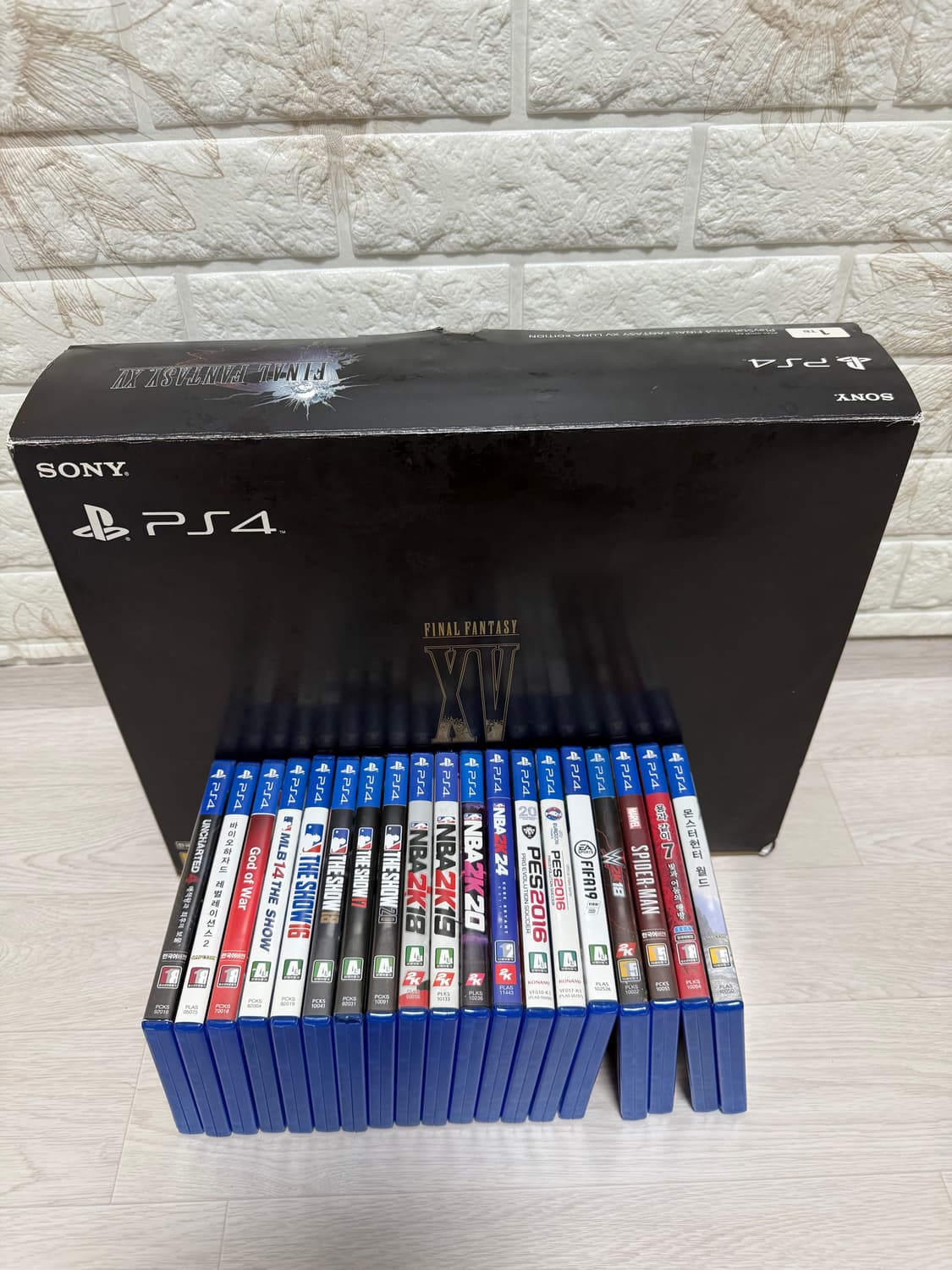 PS4 플레이스테이션4 파이널판타지15 루나 에디션+타이틀 19개 팝니다 상품이미지1