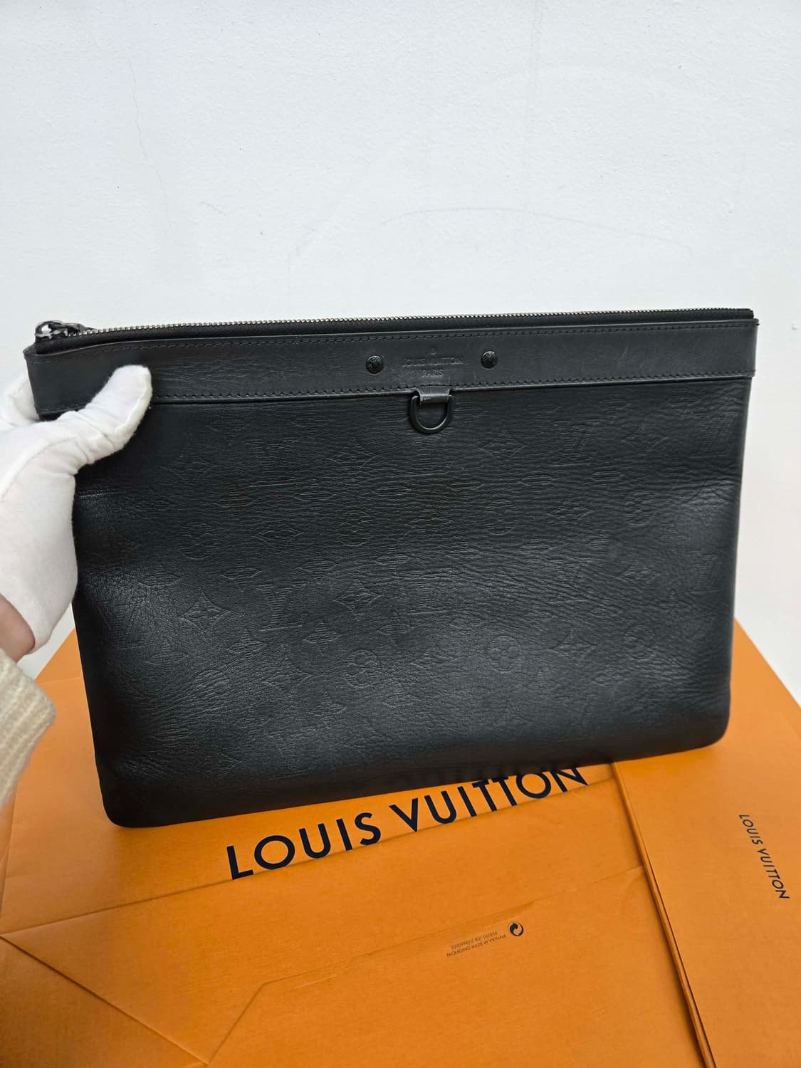 [보증서 정품] 루이비통 쉐도우 포쉐트 클러치백 상품이미지1
