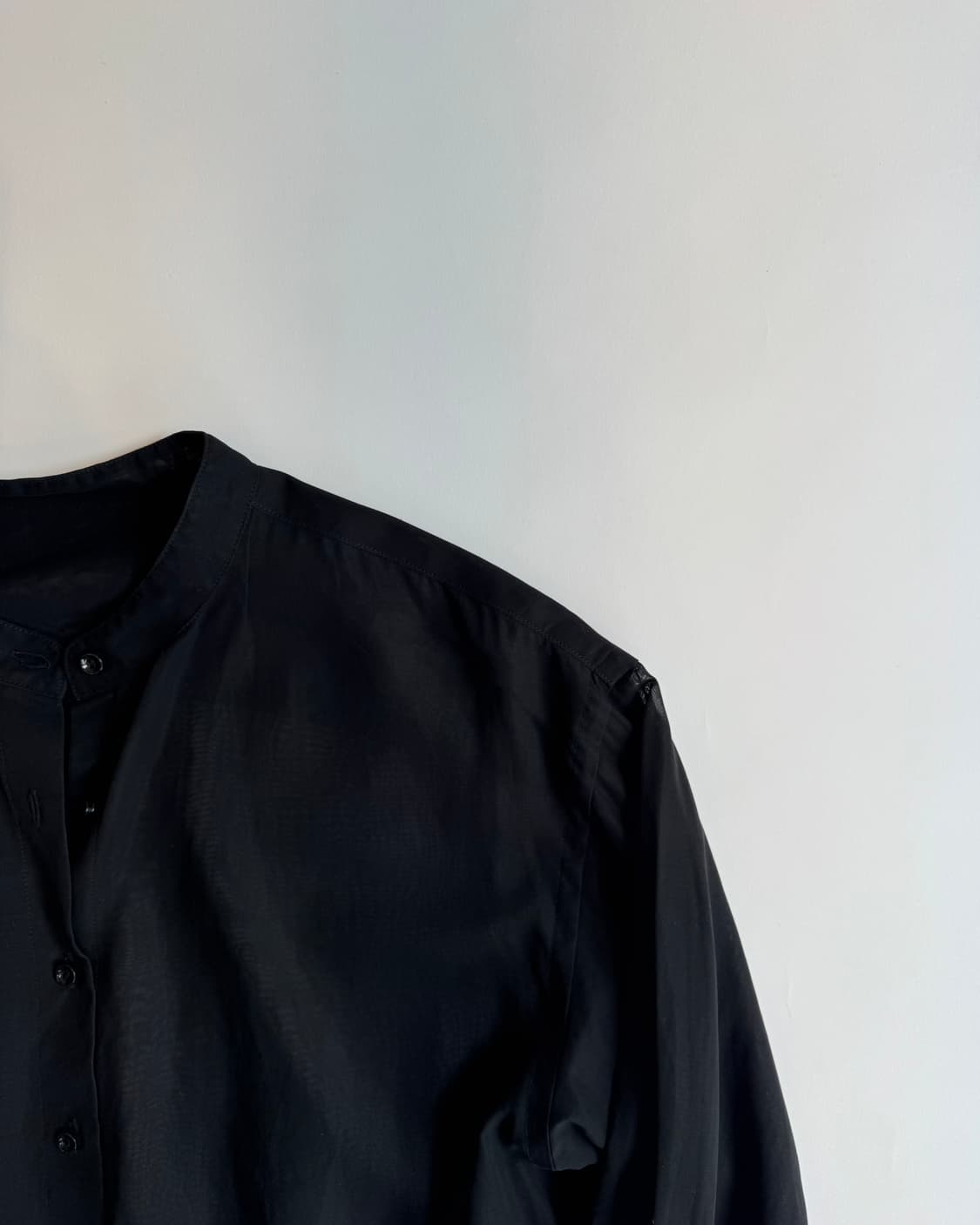 United Arrows Sheer Black Blouse 상품이미지3