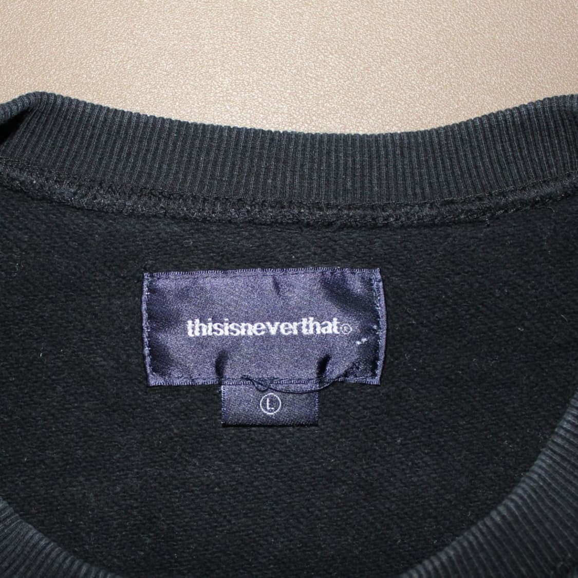 Thisisneverthat 디스이즈네버뎃 블랙 맨투맨 상품이미지3
