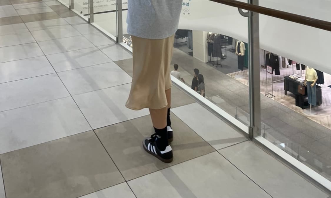 에잇세컨즈 새틴 미디스커트 골드베이지 m 상품이미지8