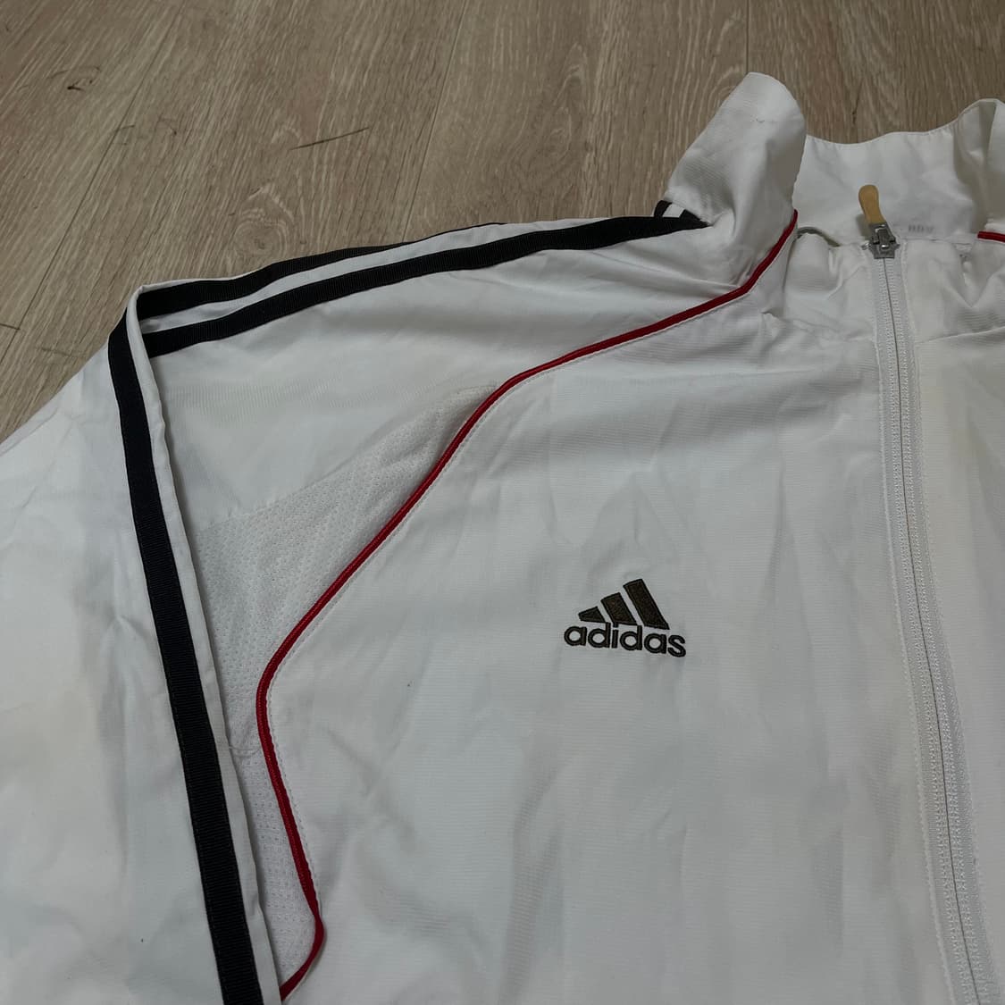 아디다스 화이트 레드 라인 바람막이 L/100 상품이미지3