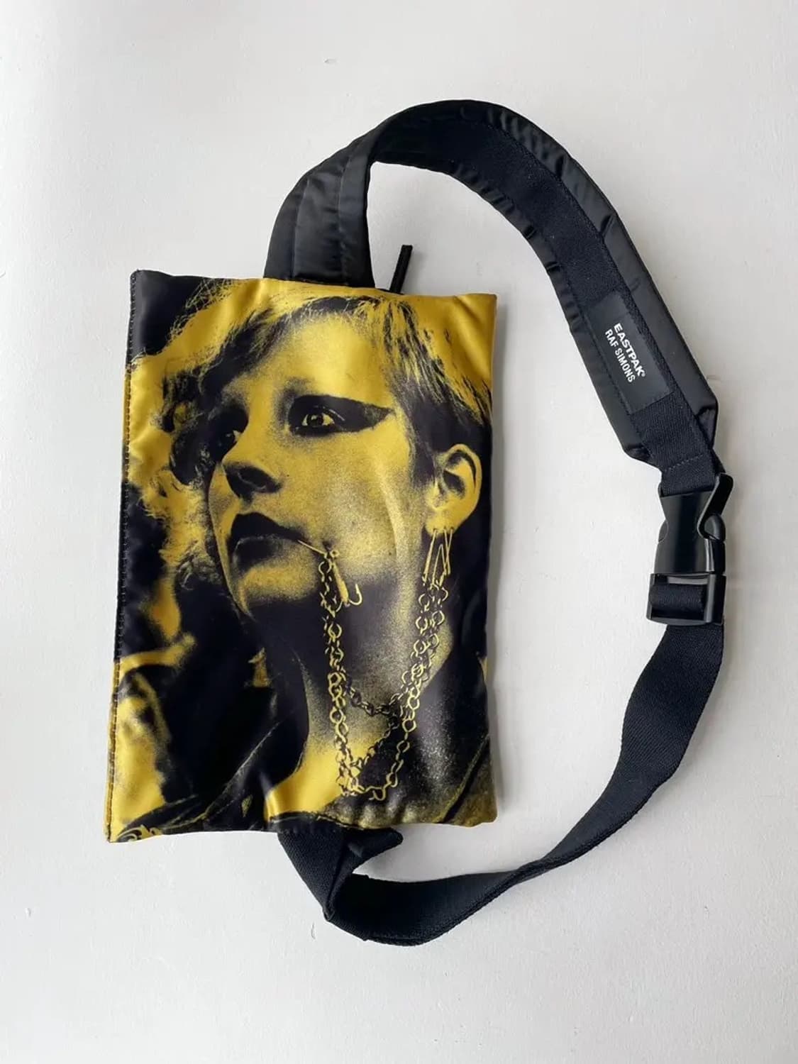 라프 시몬스 x 이스트팩 숄더백 상품이미지1