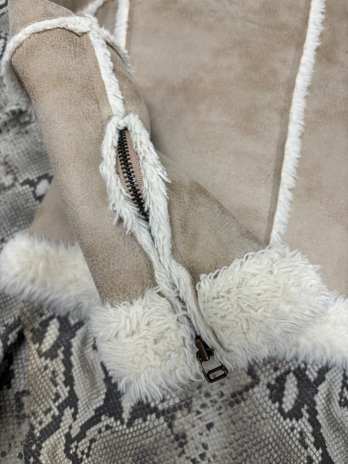 Y2K High Neck Buckle Detail Mustang 상품이미지9