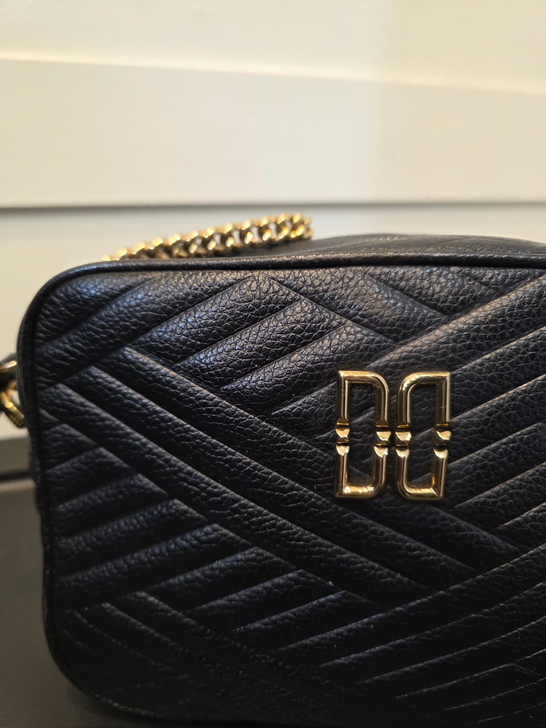 닥스 블랙 퀼팅 체인 크로스백 상품이미지2