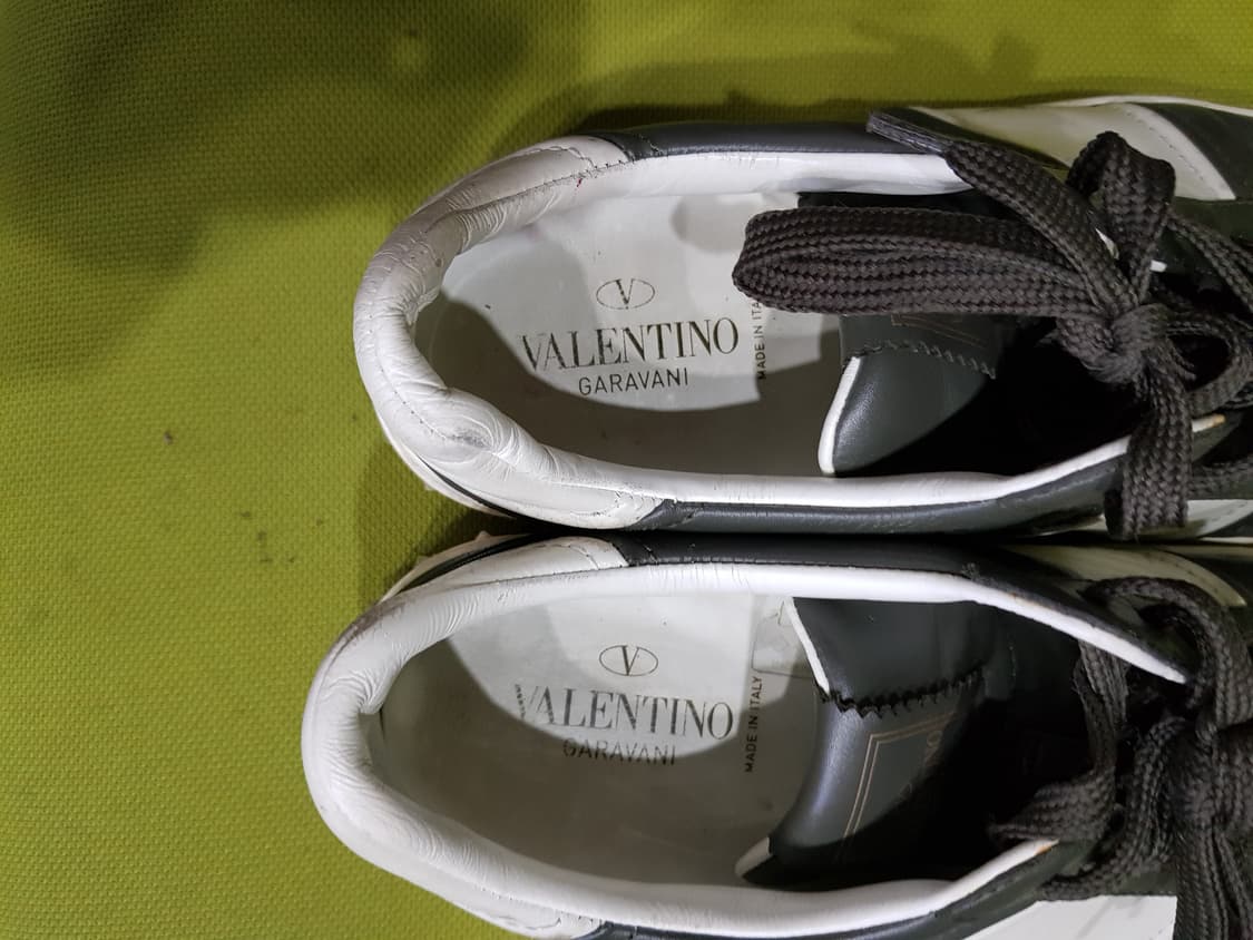 발렌티노 가라바니 락스터드 스니커즈  상품이미지4