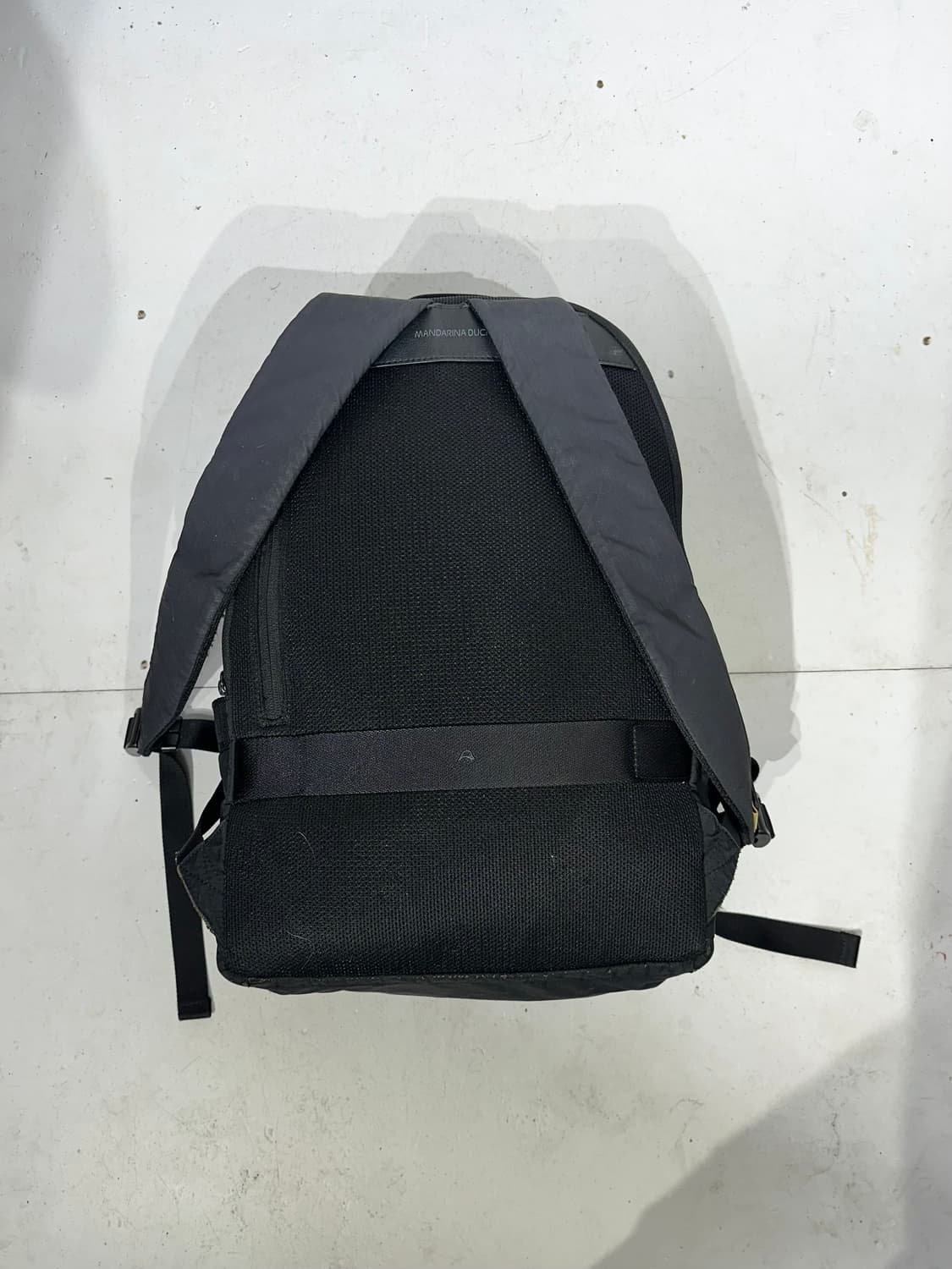 만다리나 덕 블랙 백팩 가방  상품이미지5