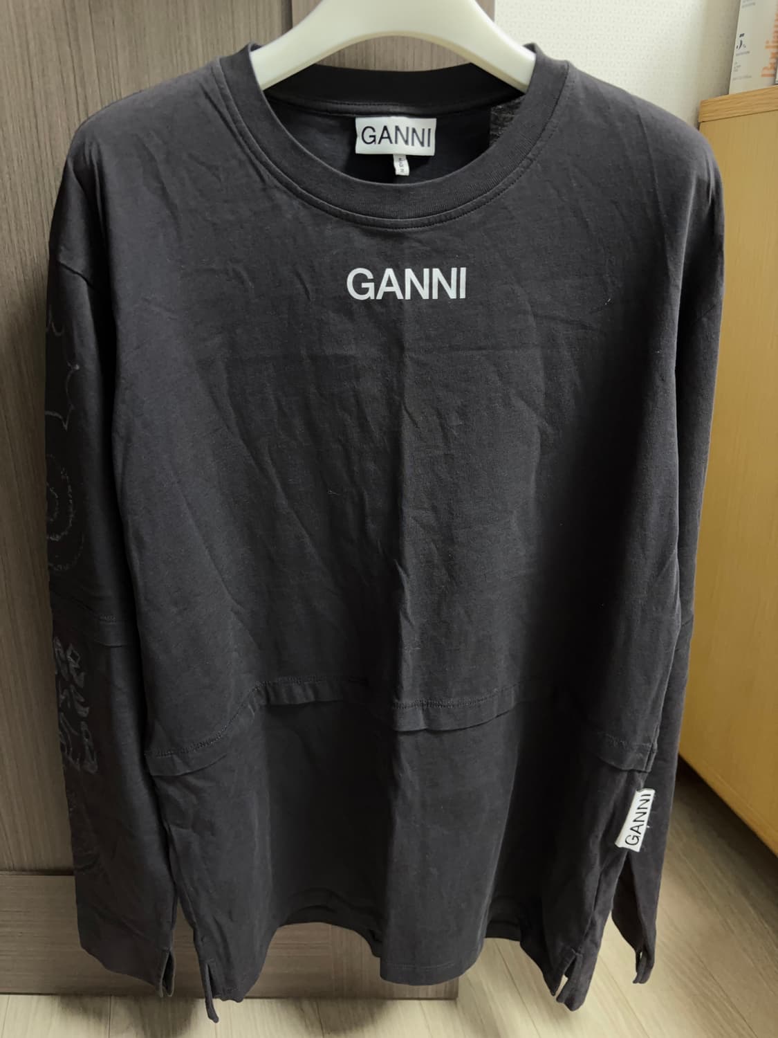 가니 ganni 그래픽 롱슬리브 상품이미지2