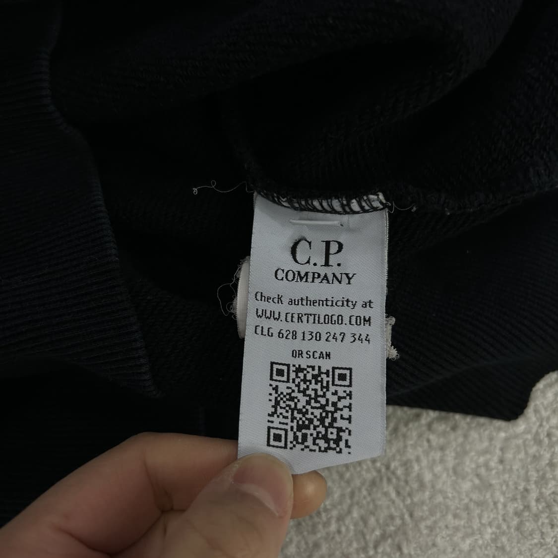 C.P. 컴퍼니 블랙 맨투맨 m 상품이미지4