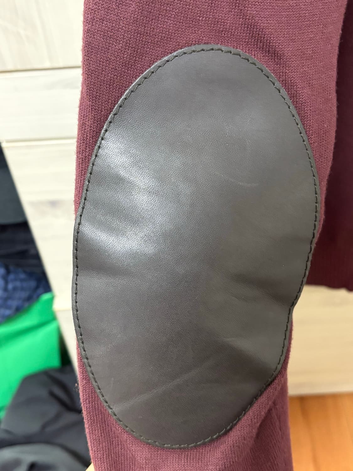 마르지엘라 엘보우 패치 브이넥 니트 버건디 상품이미지5