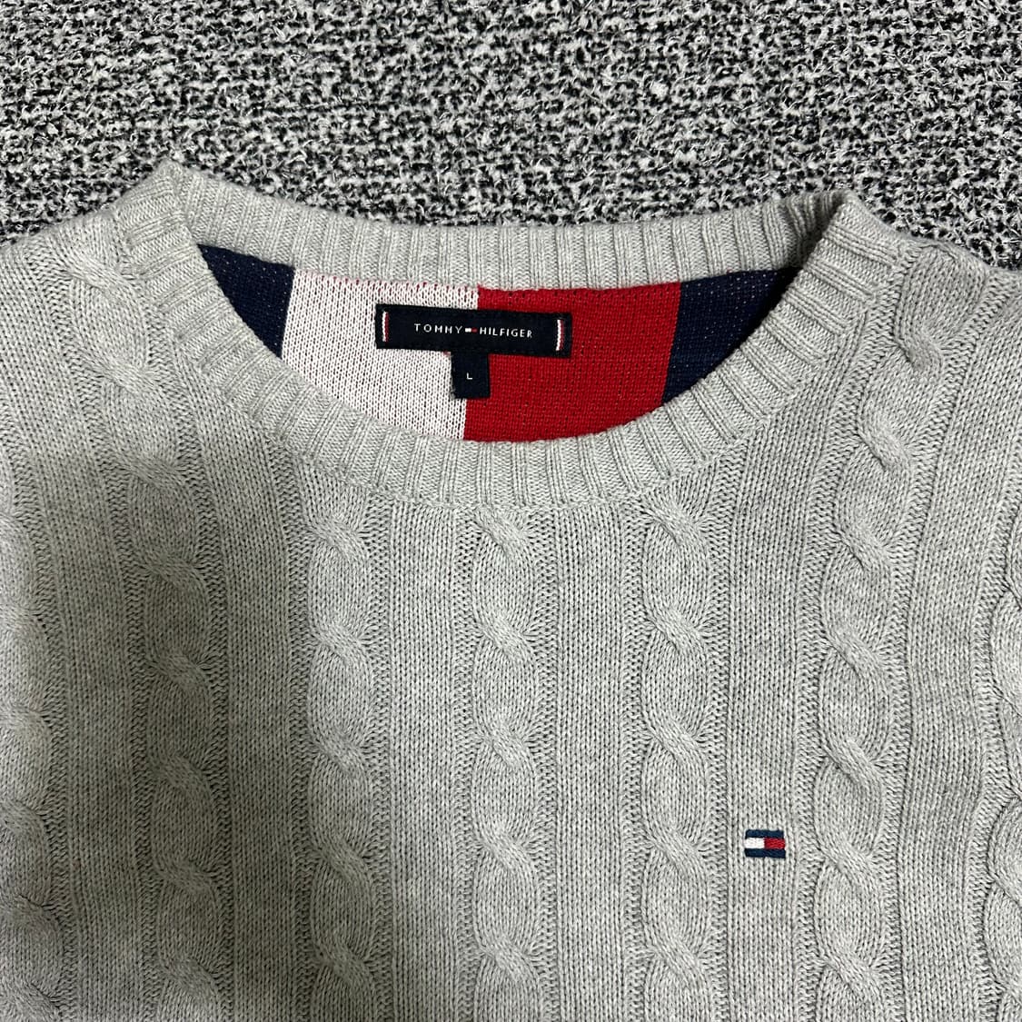 (L) 타미힐피거 케이블 니트 스웨터 회색 상품이미지2