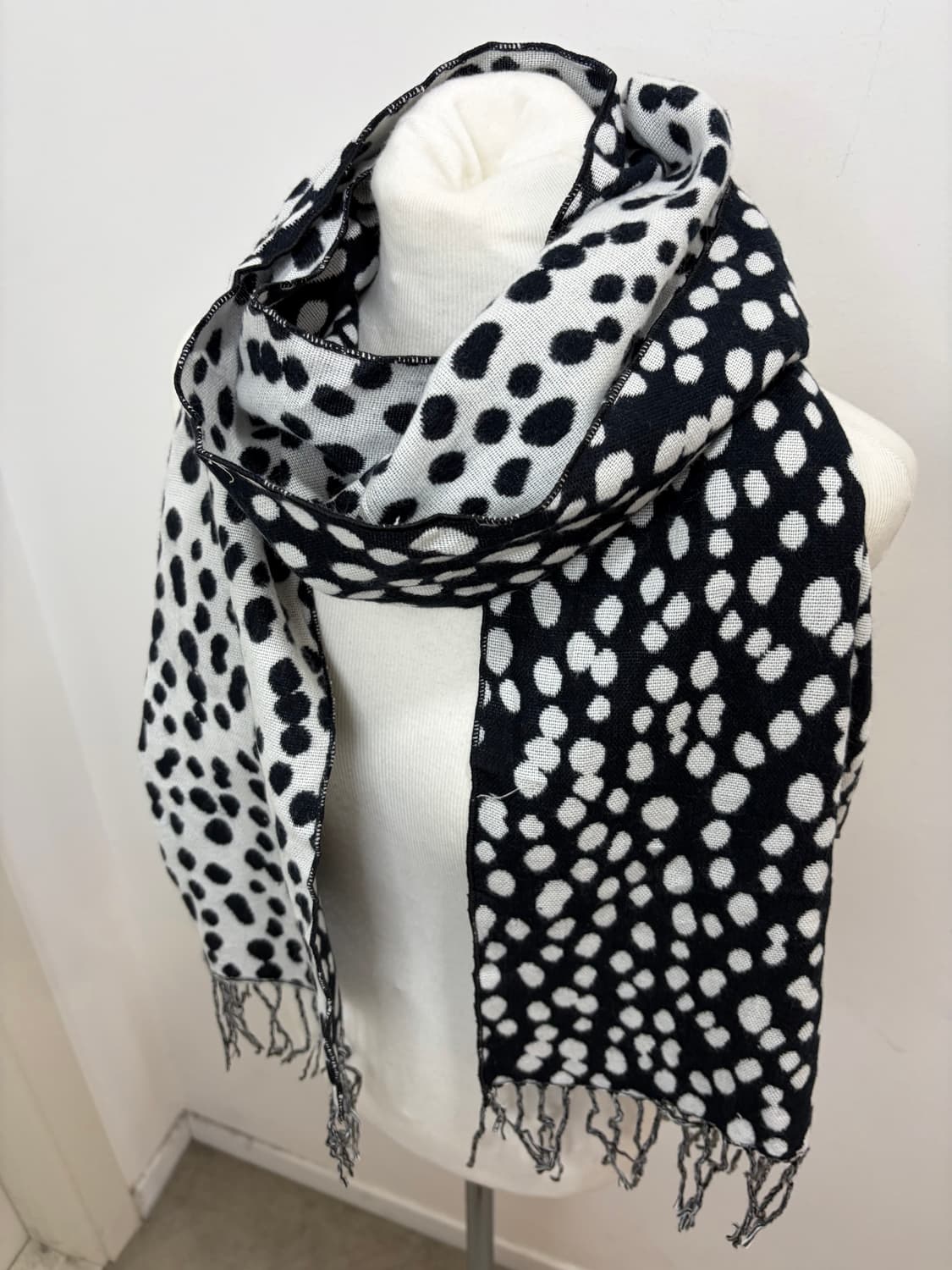 검흰 도트 땡땡이 머플러 목도리 상품이미지5