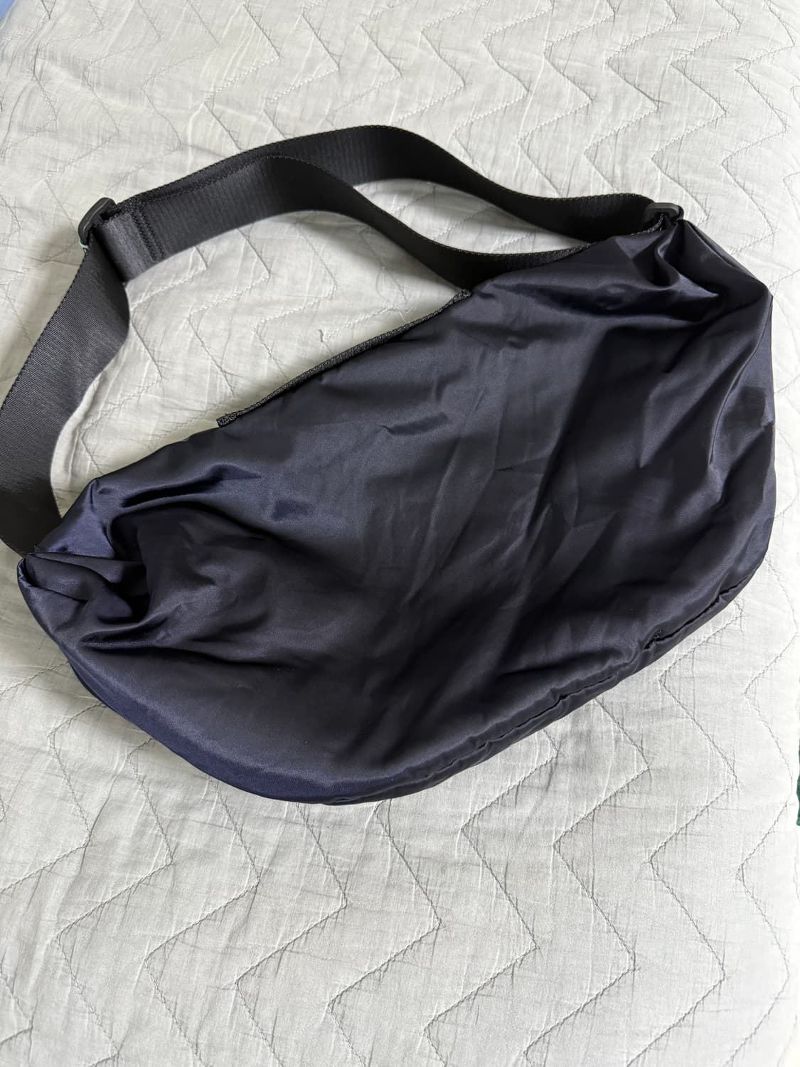 Cos 나일론 크로스바디백 (인하) 상품이미지2