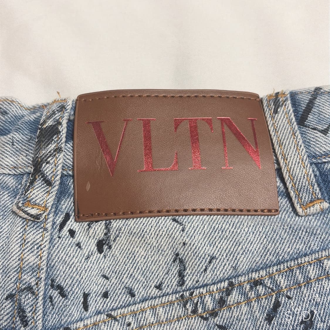 발렌티노 VLTN 패턴 롤업 데님 팬츠 XS 상품이미지4
