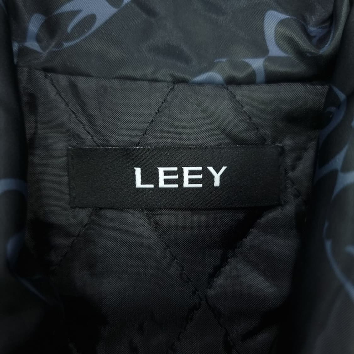 [LEEY YEEL] 멀티 로고 홀 프린팅 봄버 자켓 M19791 상품이미지6