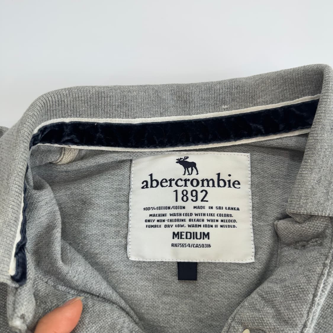 Abercrombie 아베크롬비 그레이 카라 반팔티 상품이미지6
