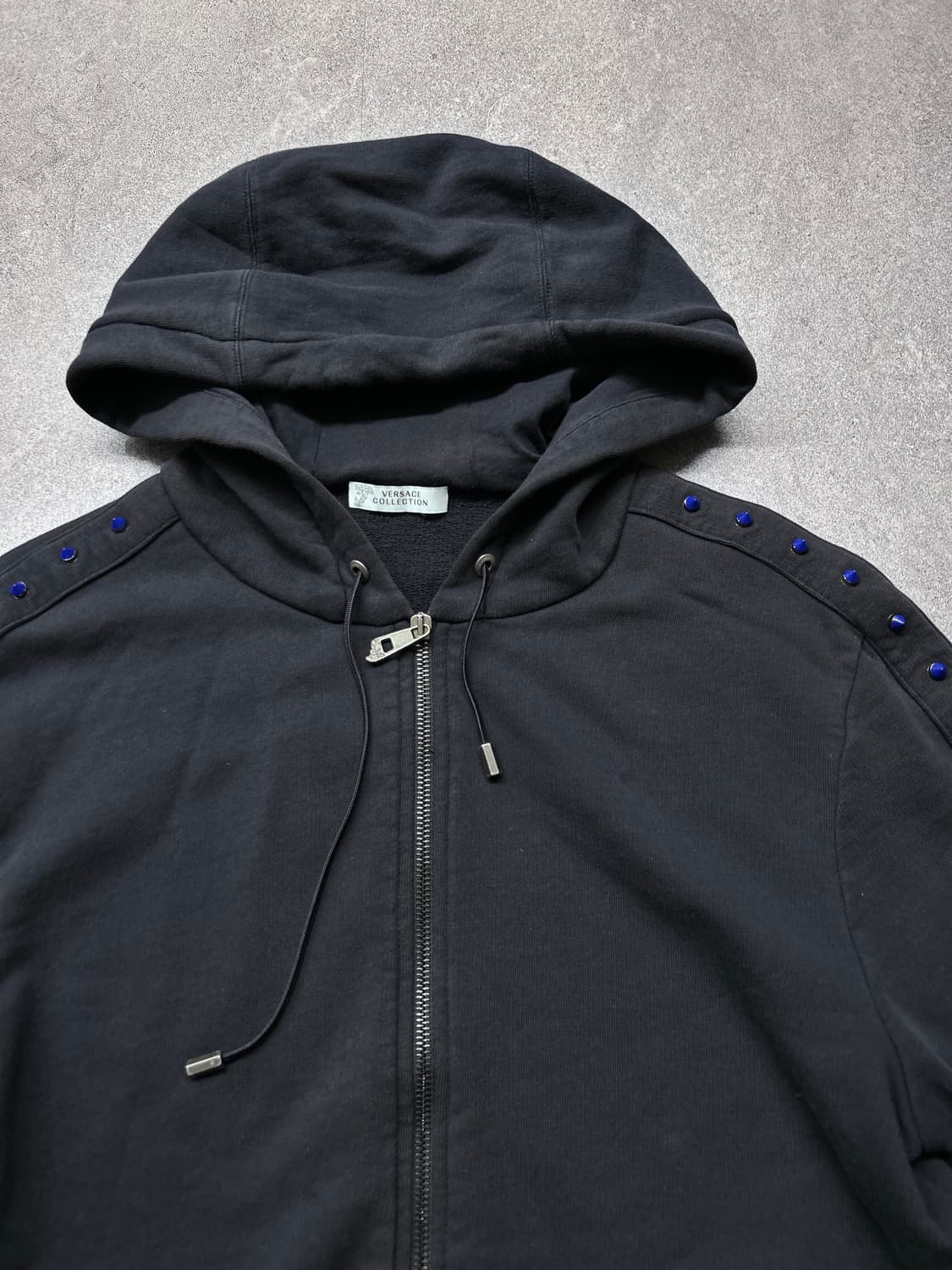 베르사체 라인 스터드 후드 집업 상품이미지3