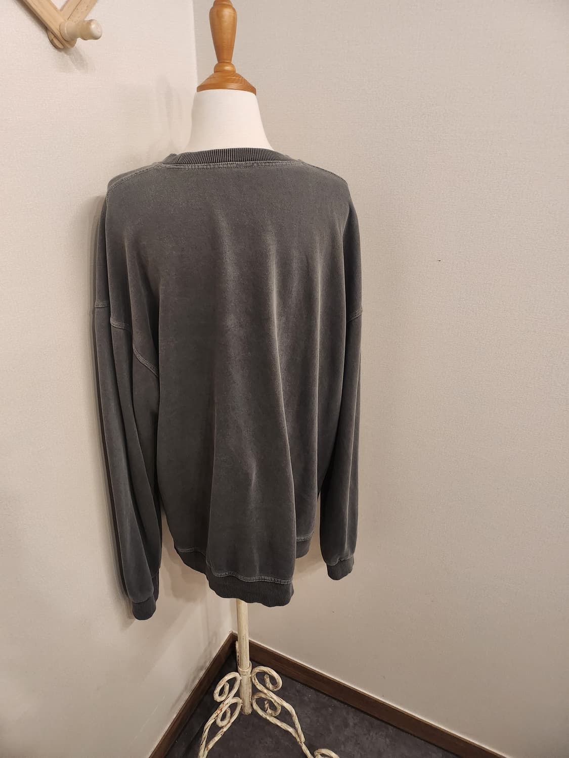 ((디즈니 정품))미키마우스🐭 오버핏 그레이 회색 워싱 맨투맨 상품이미지2