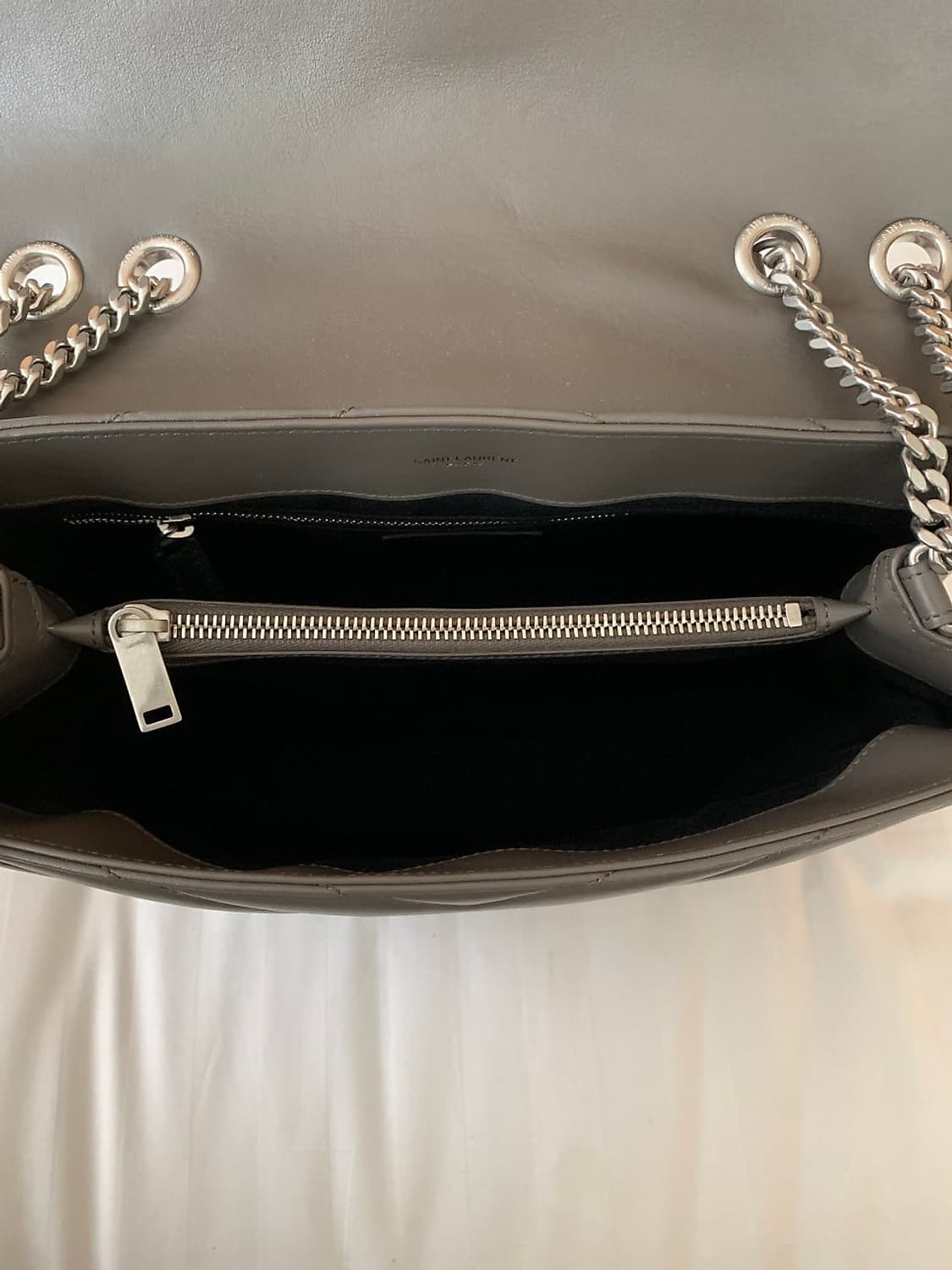 생로랑 루루백 그레이 미디엄 상품이미지7