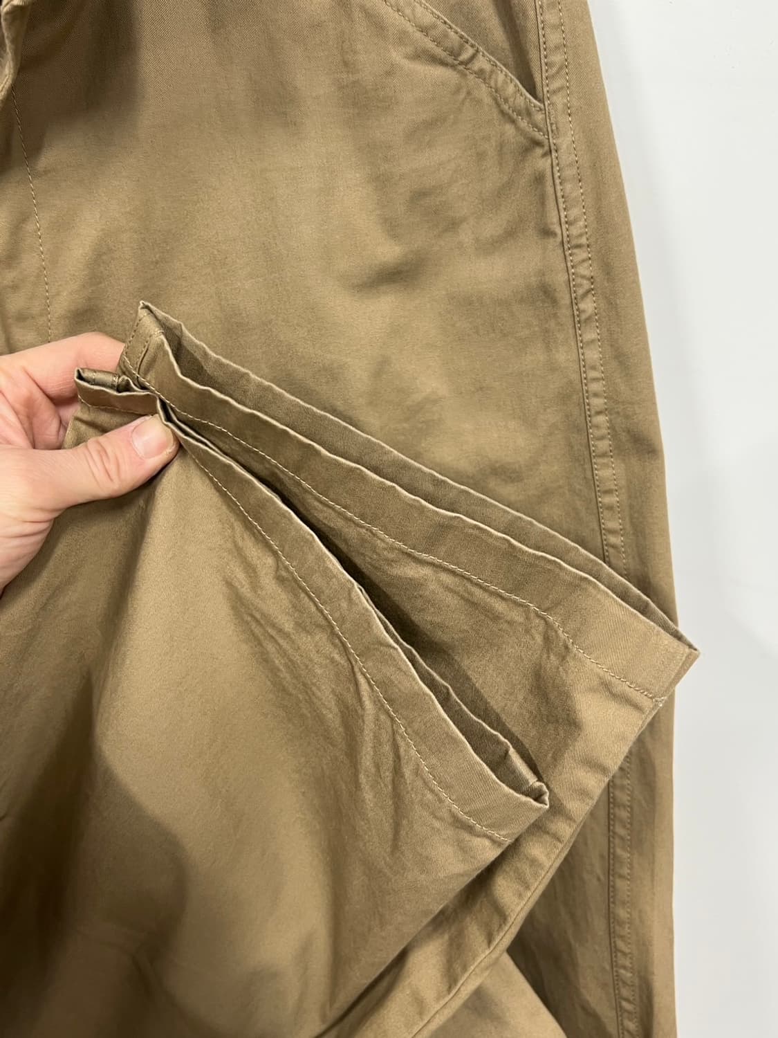 유니클로u 와이드핏 베이지 치노팬츠 상품이미지4