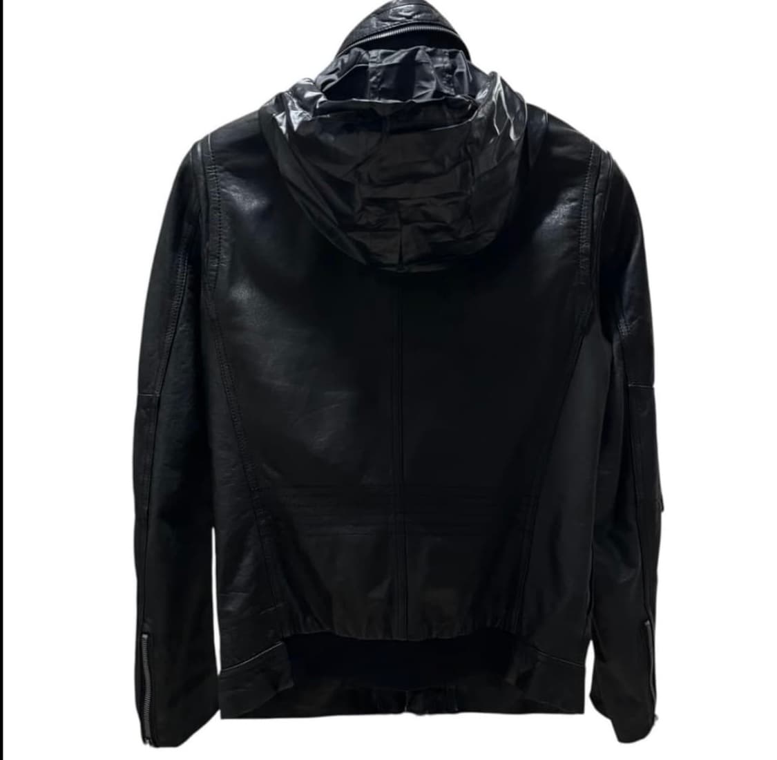 솔리드 옴므 멀티포켓 레더 블루종 엄성현 상품이미지4