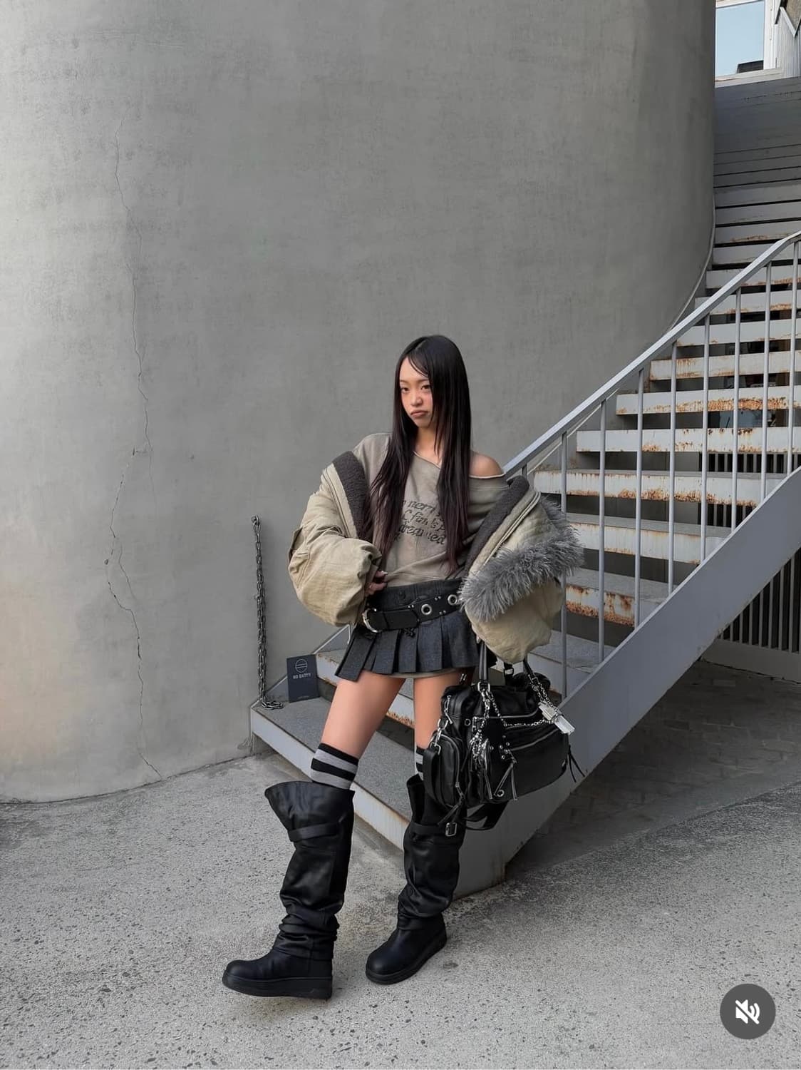 워시드 오프숄더 스웻셔츠 상품이미지2