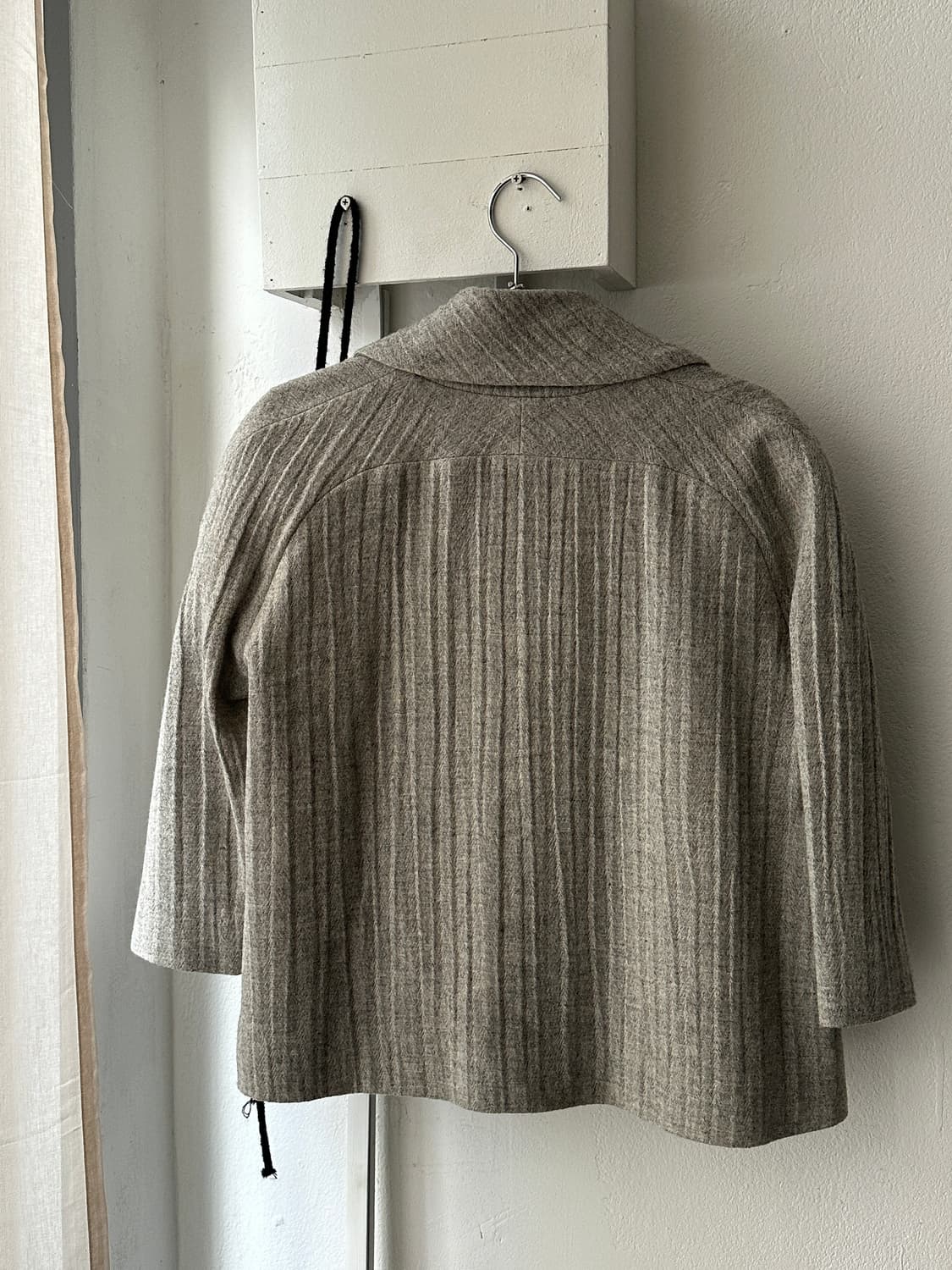 [Senada Theory] 플라워 코사지 & 폼폼 디테일 울 블렌드 코 상품이미지6