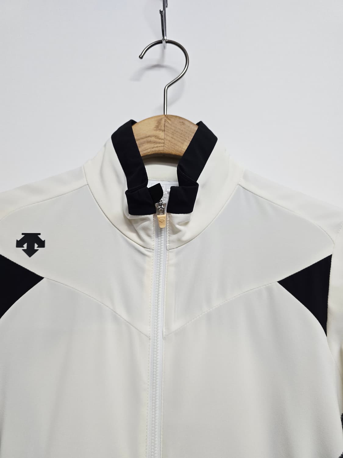 데상트 여성 아이보리 바람막이 자켓 집업 상품이미지2