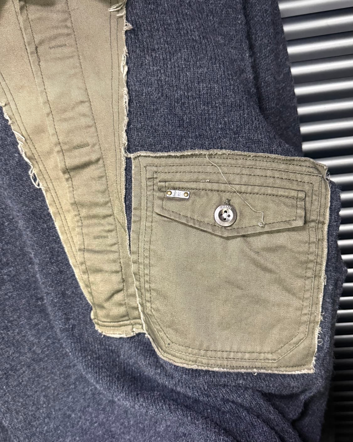 디젤 밀리터리 카키 배색 차콜 카라 폴로 워크 웨어 울 니트 스웨터 패치 상품이미지4