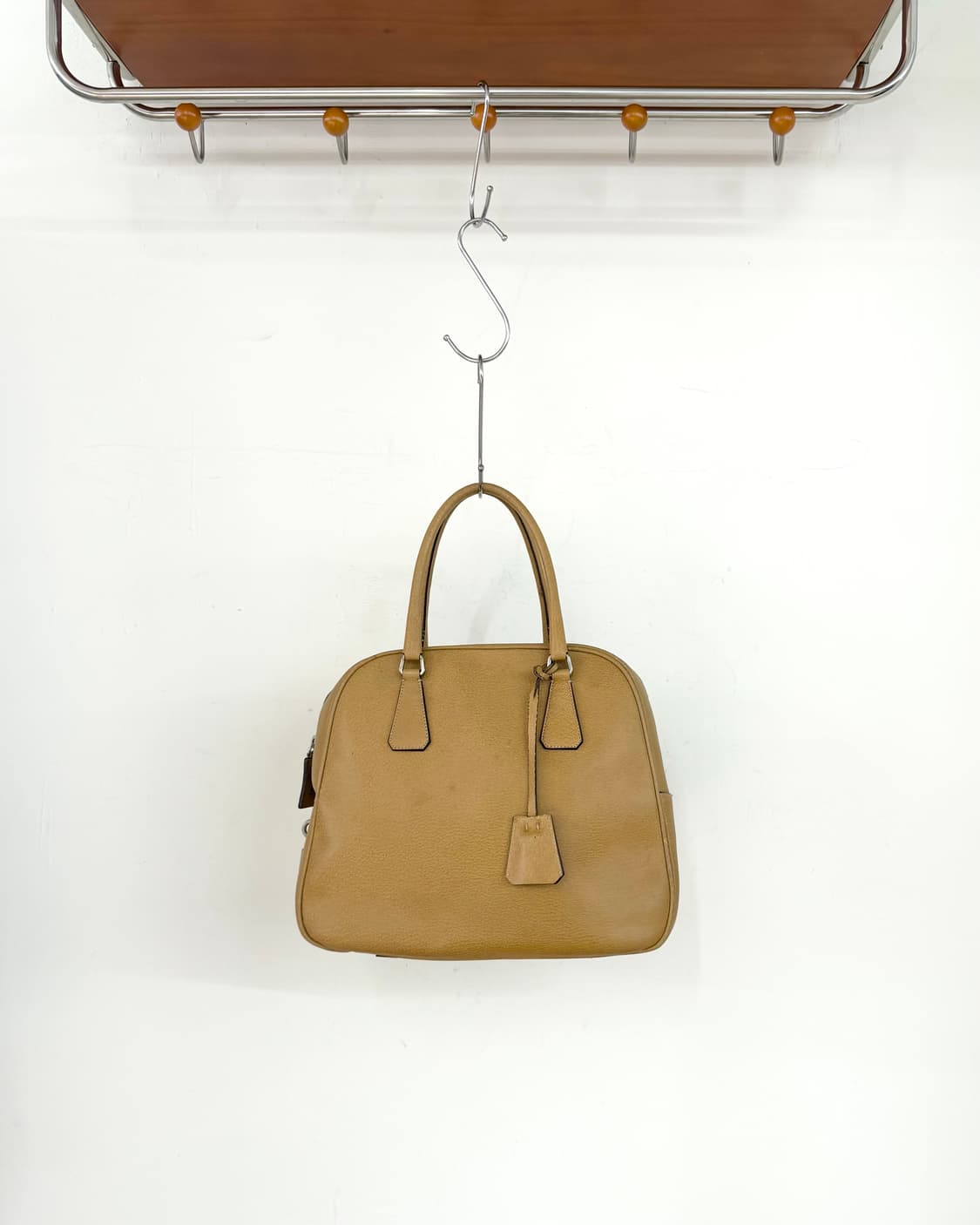 프라다 카멜 보어스킨 레더 핸드백 상품이미지1