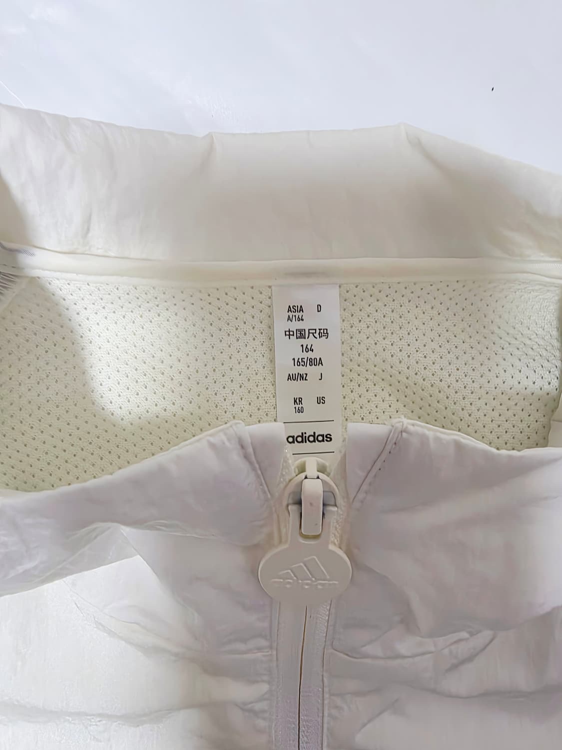 [아디다스] Y2K 무드 화이트 블랙 삼선 파이핑 크롭 바람막이 xl 상품이미지5