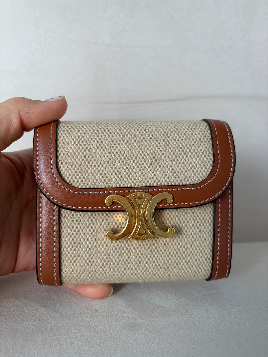 [S++급/정품]셀린느 텍스타일 카프스킨 스몰 트리옹프 지갑 탄 화이트 상품이미지2