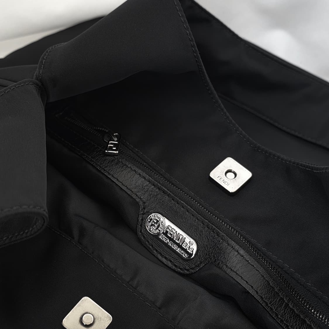 [정품 FENDI] 펜디 FF로고 나일론 여성 숄더백 호보백 상품이미지6