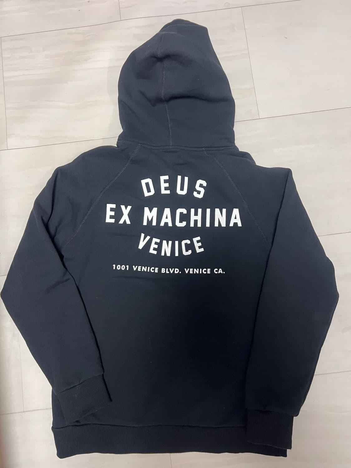 데우스 엑스 마키나 후드티 상품이미지2