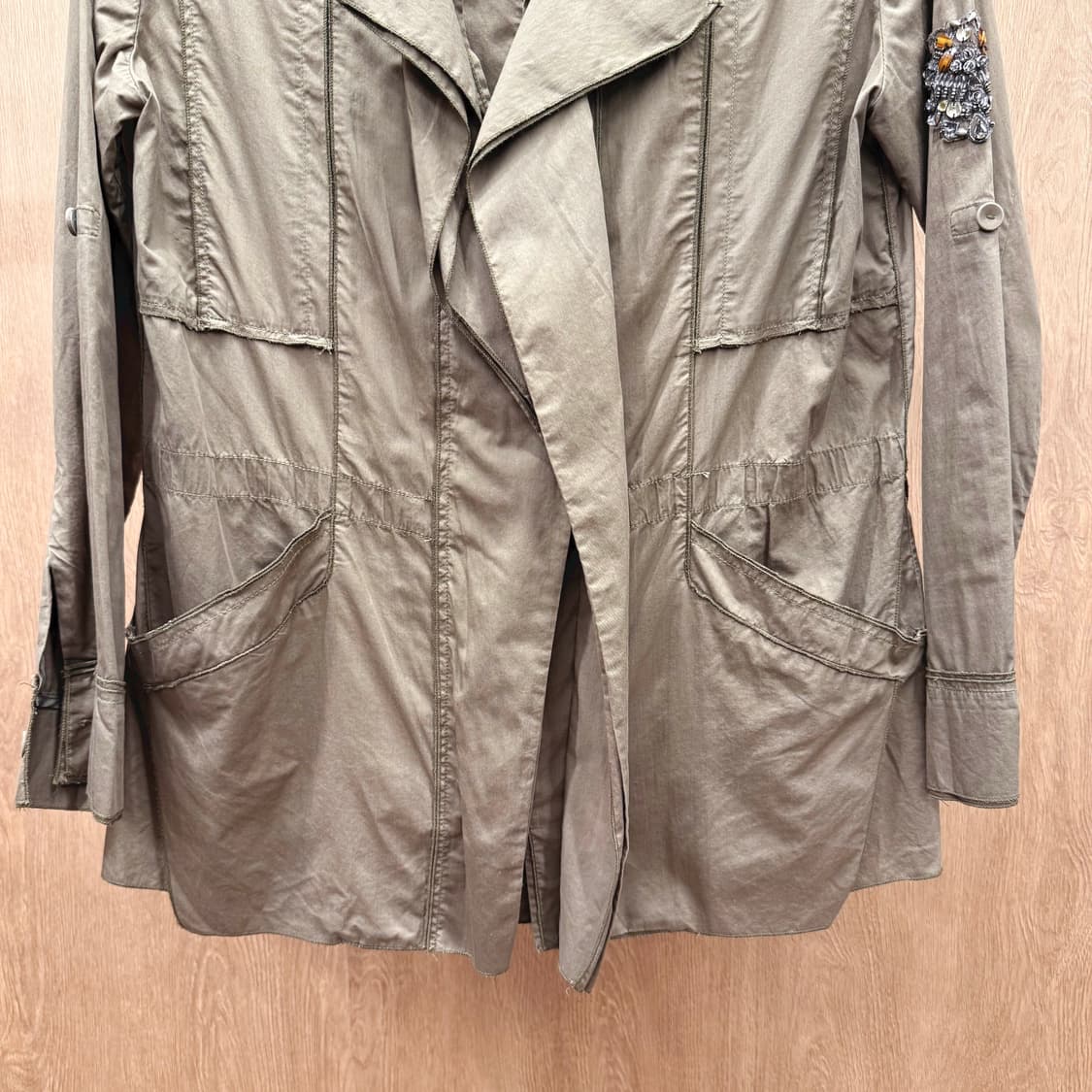 이자벨마랑 밀리터리 자켓 숄더 슬리브 비즈 자수 디테일 카키 상품이미지5