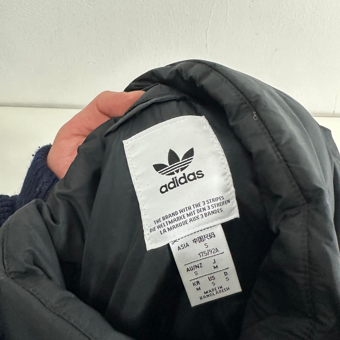 M 아디다스오리지날 블랙 불꽃로고 패딩점퍼 상품이미지5