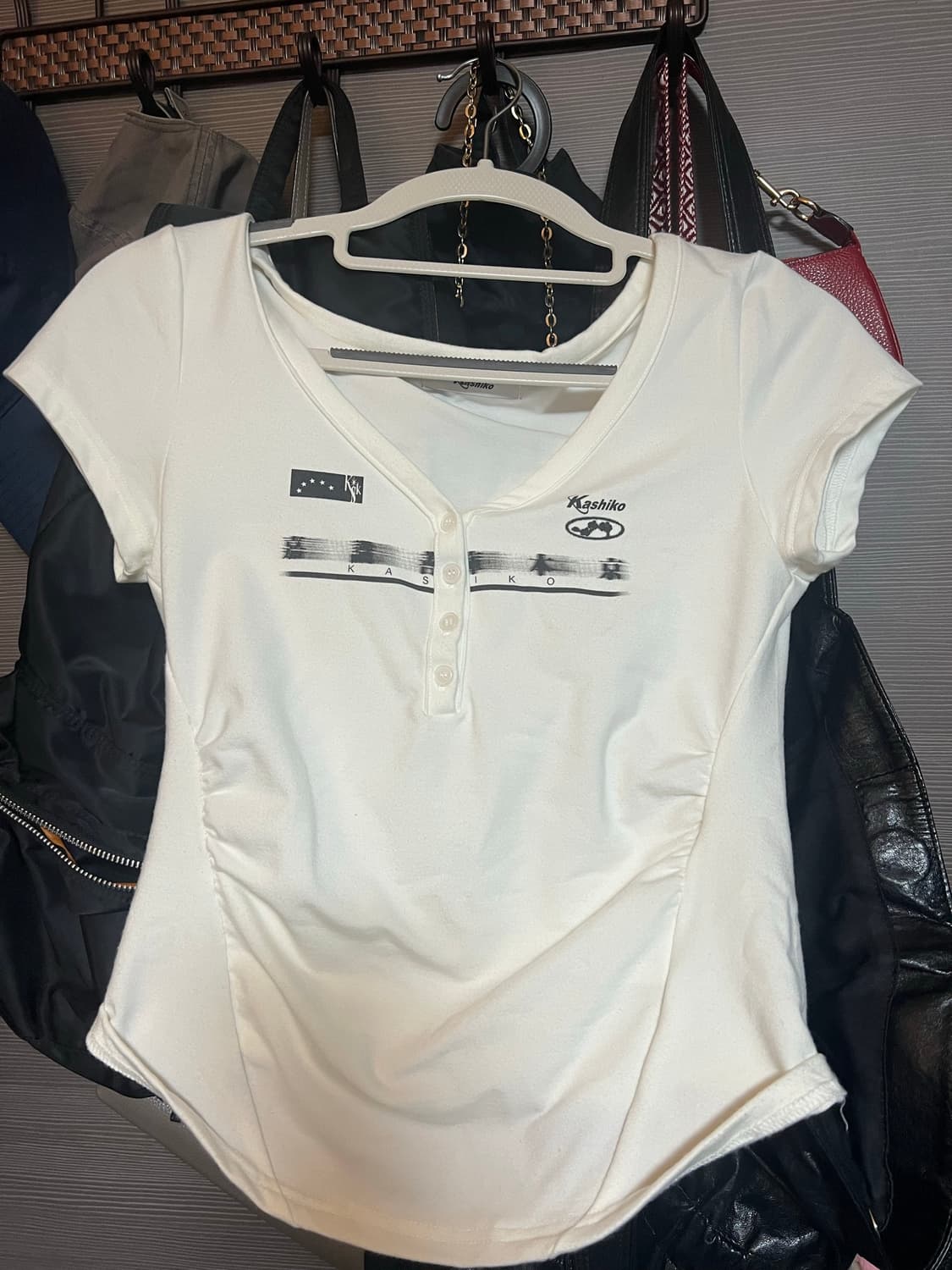 카시코 Zen Button Henley Neck Top White 반팔 상품이미지1