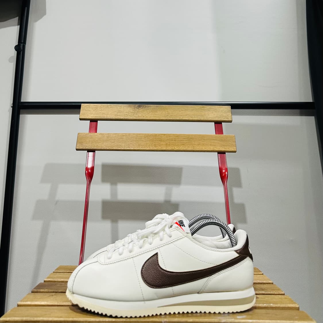 245) 나이키 운동화 여성 여자 신발 코르테즈 화이트/다크브라운 상품이미지3