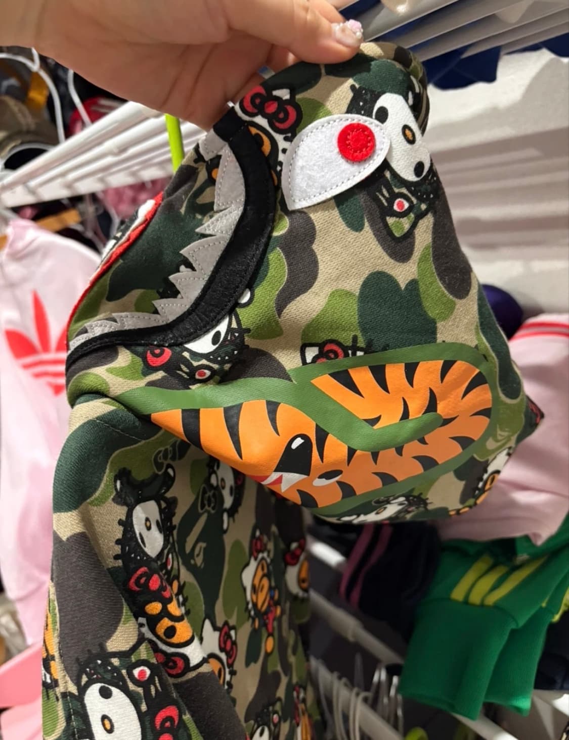 베이프 헬로키티 샤크 후드집업 상품이미지2