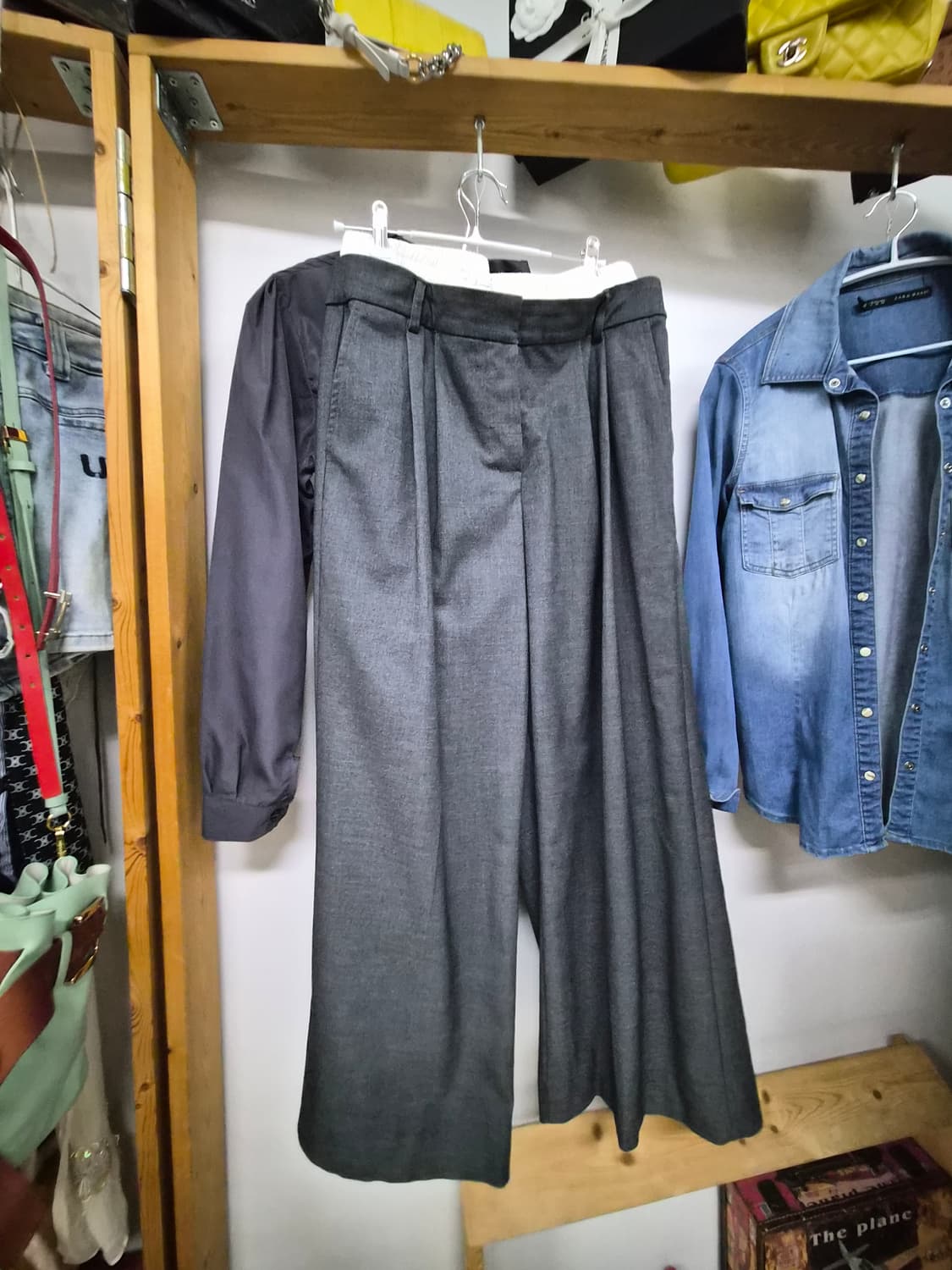 언발 니트레이어드 셔츠. 미드나잇무브 핀턱 와이드팬츠 상품이미지4