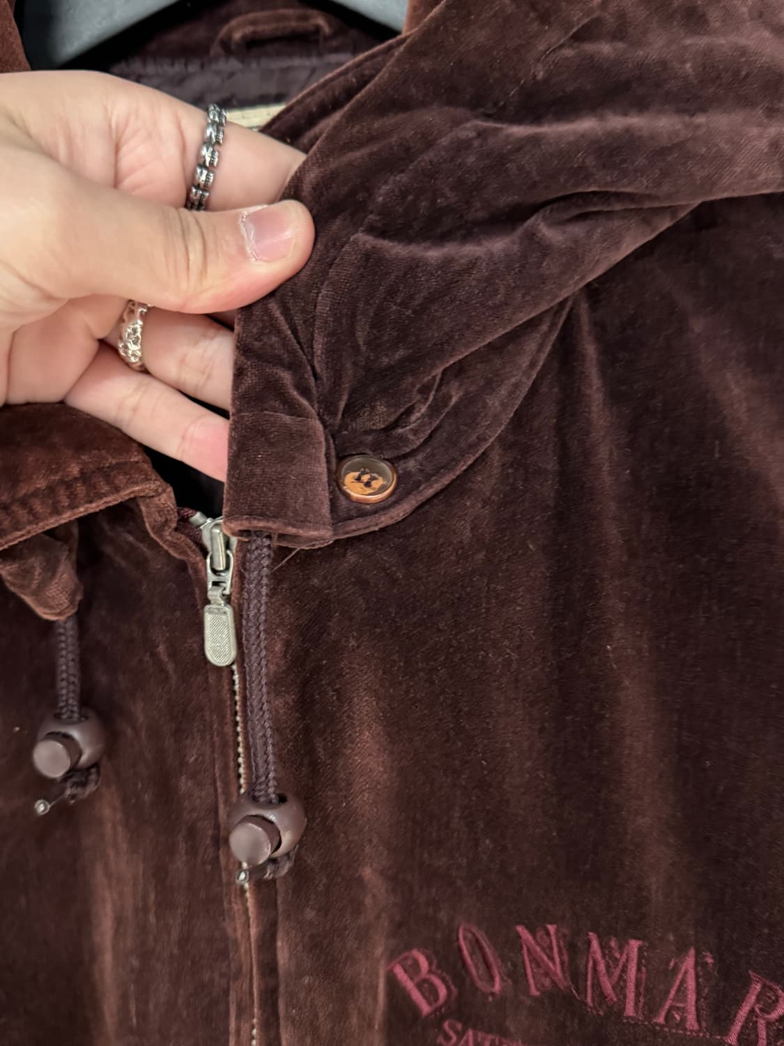 Bonmarlen 레터링 벨벳 후드 집업 자켓  상품이미지5