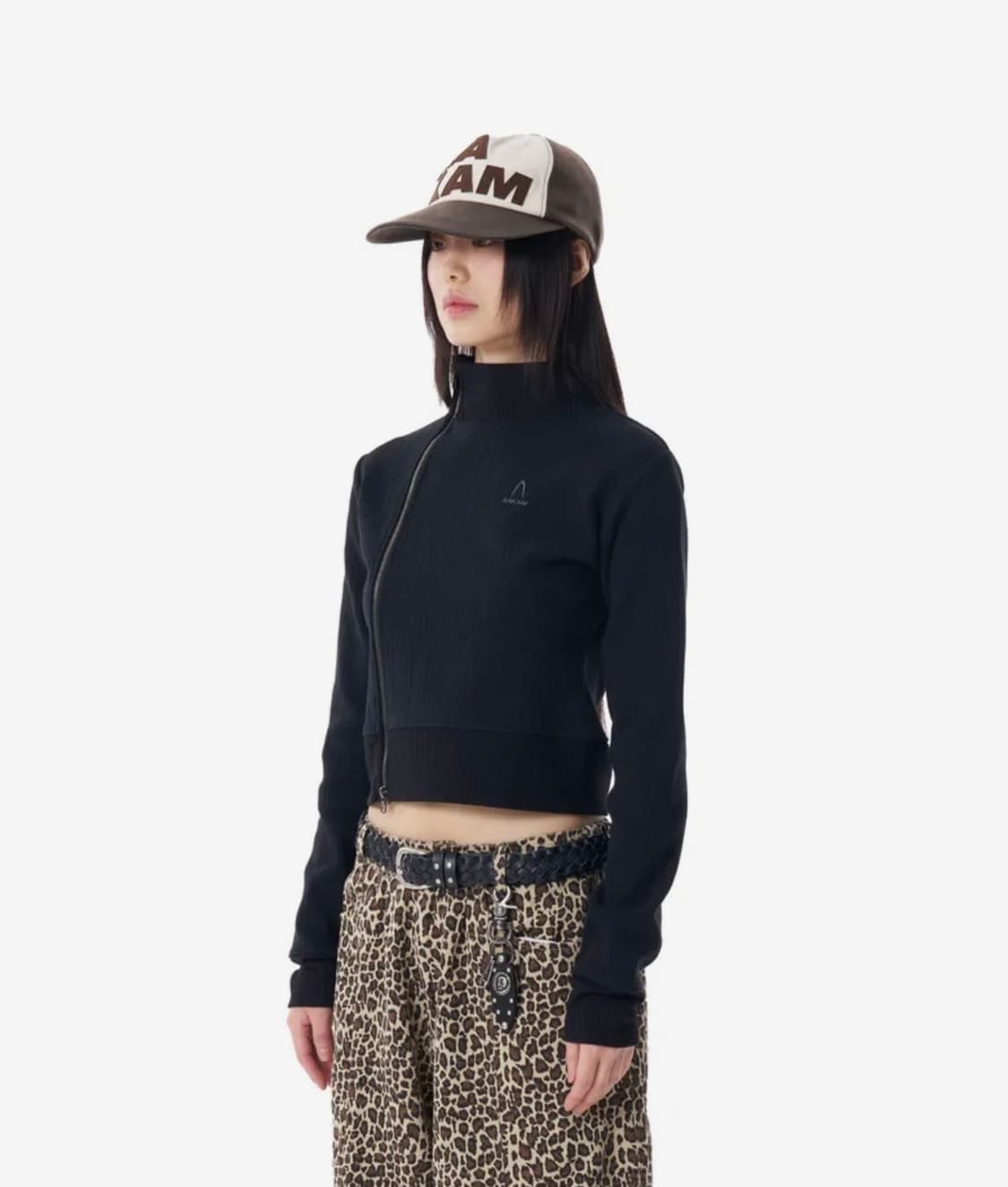 [새상품] 아캄 사이드 넥 집업 블랙 상품이미지1