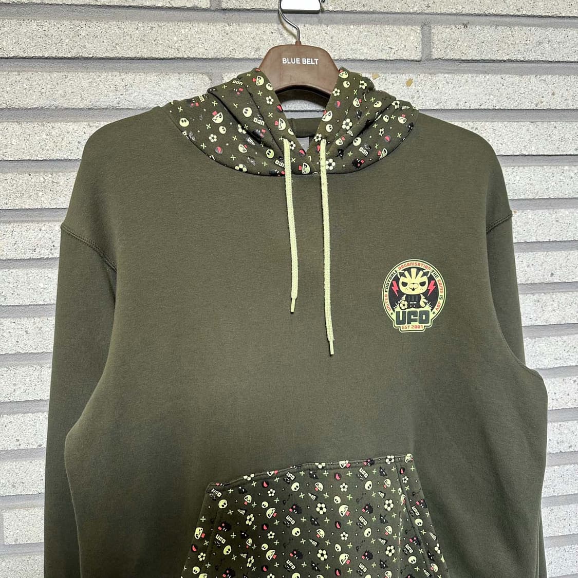 나이키 후드티 캥거루 포켓 올오버 그래픽 프린트 패턴 디테일 카키 상품이미지3