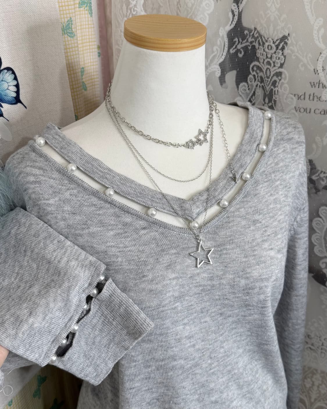 연그레이 진주 유니크 브이넥 니트 상품이미지4