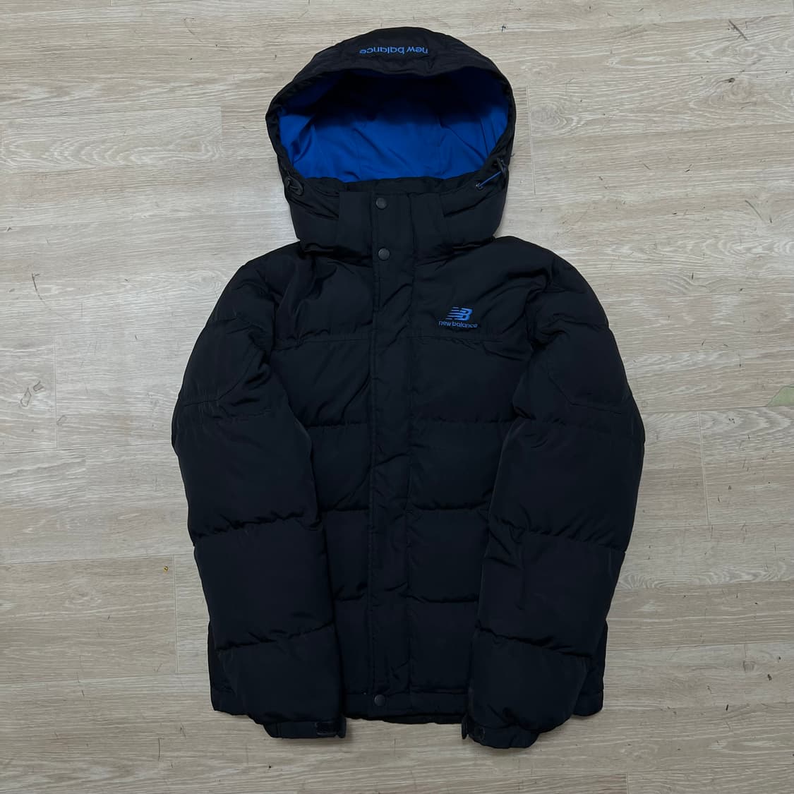 뉴발란스 여성 덕다운 후드 숏패딩 점퍼 [블랙] S/90 상품이미지1