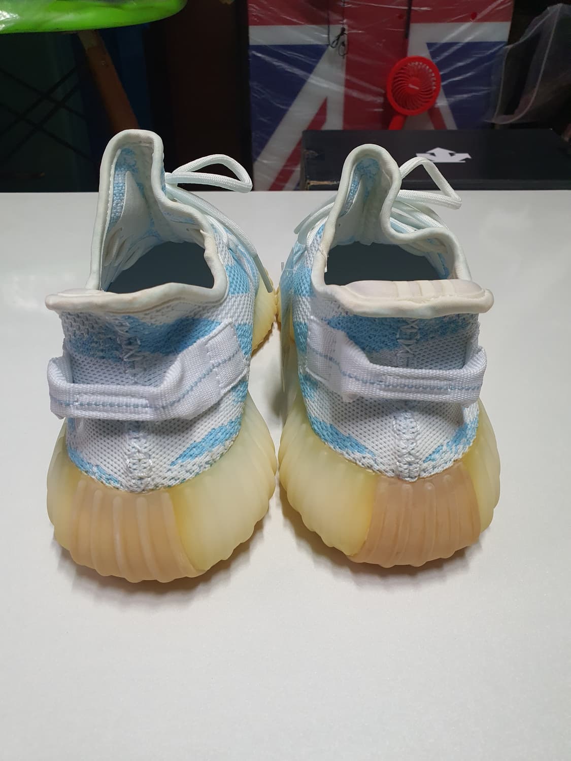 아디다스 이지부스트 275 상품이미지3