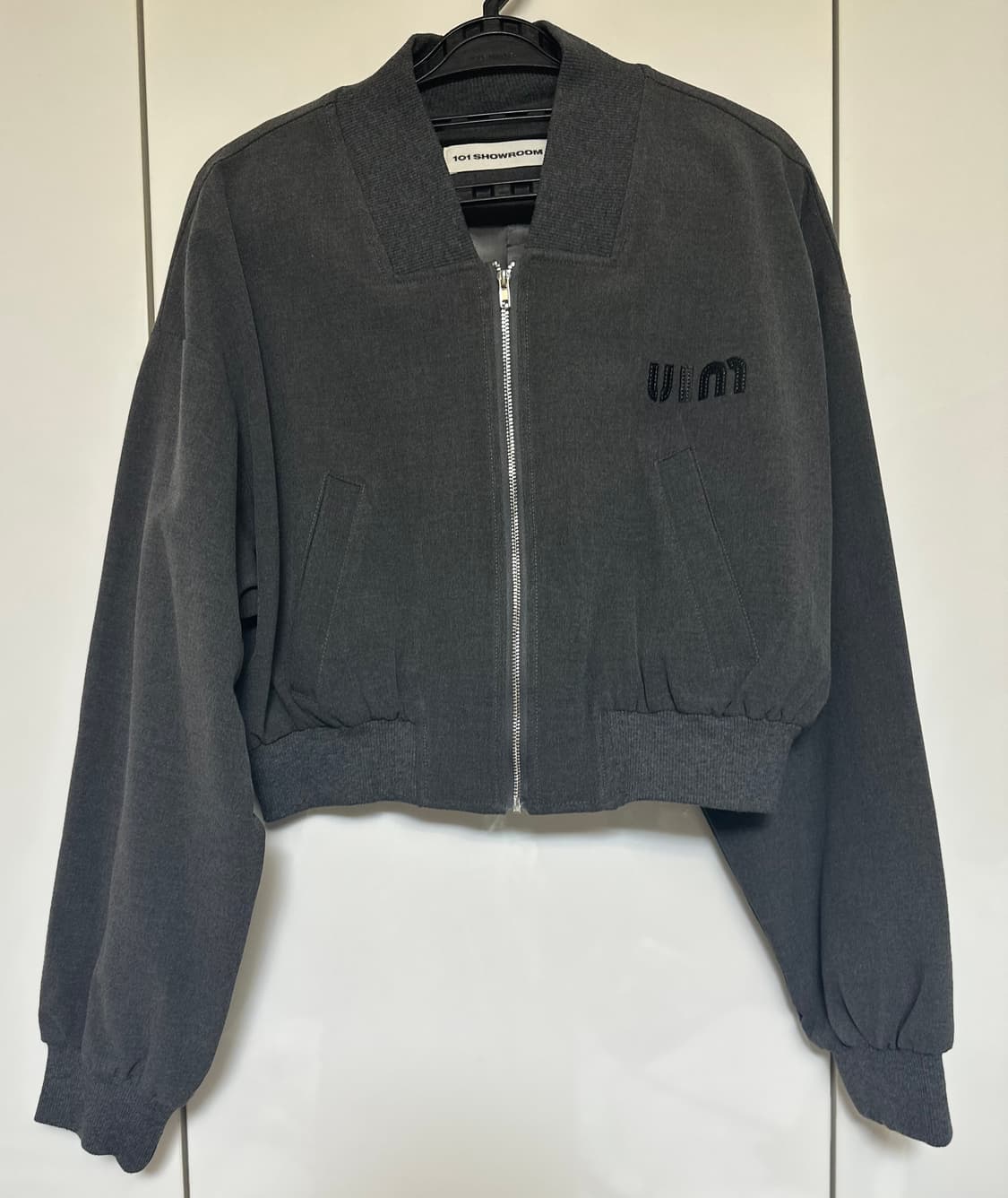 크롭집업 상품이미지1