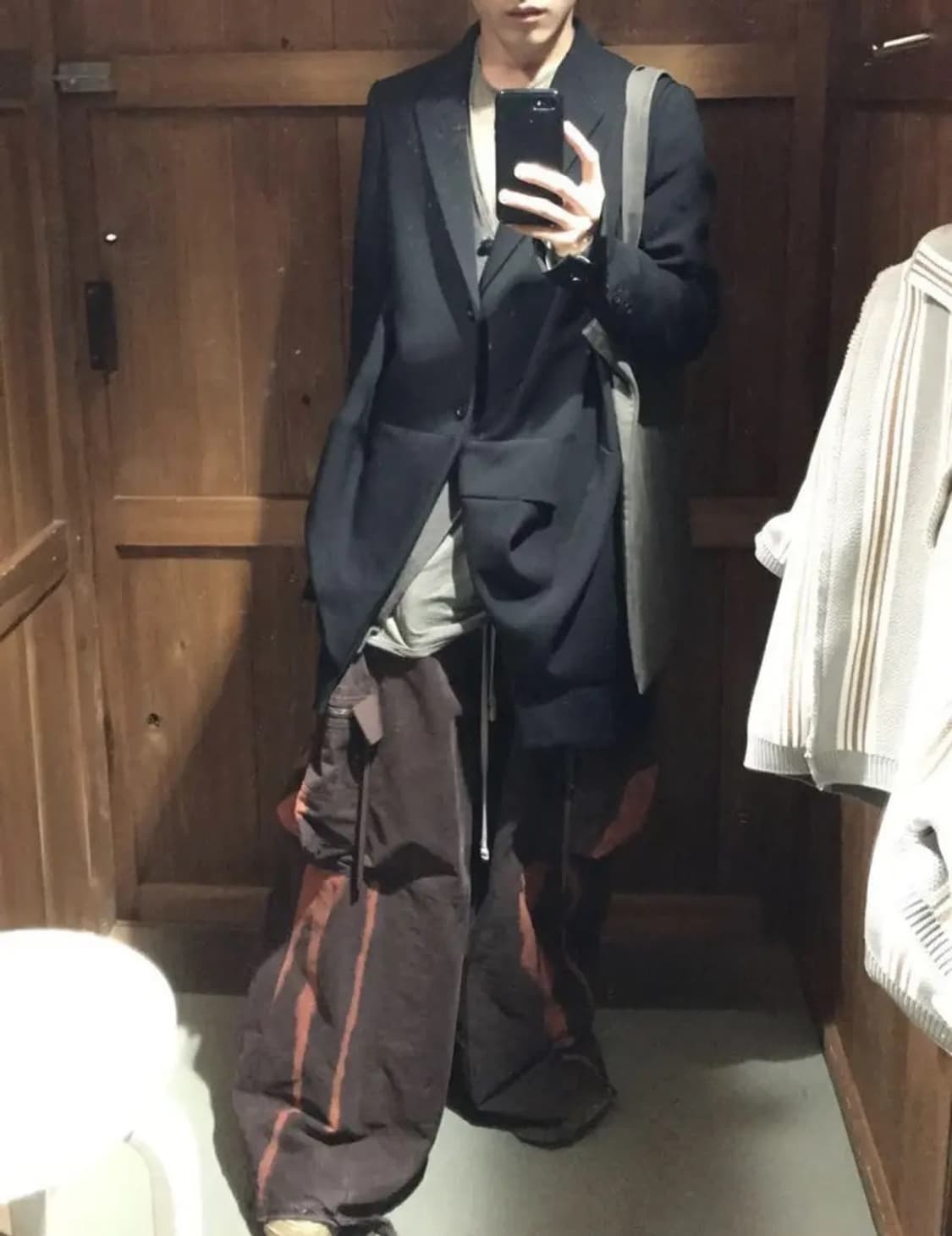 릭오웬스 16FW "MASTODON" 런웨이 컬렉션 Orchid 코트 상품이미지10